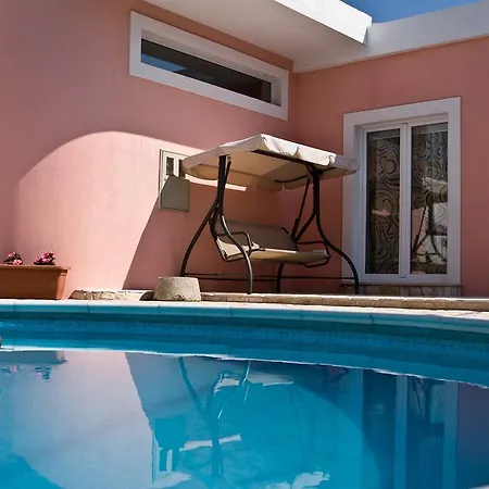 110 Sqm With Swimming Pool In